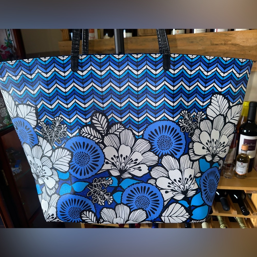 Vera Bradley  Blue Bayou Shoulder Bag in a Vibrant Blue & Black Pattern -NWOT - Picture 2 of 15